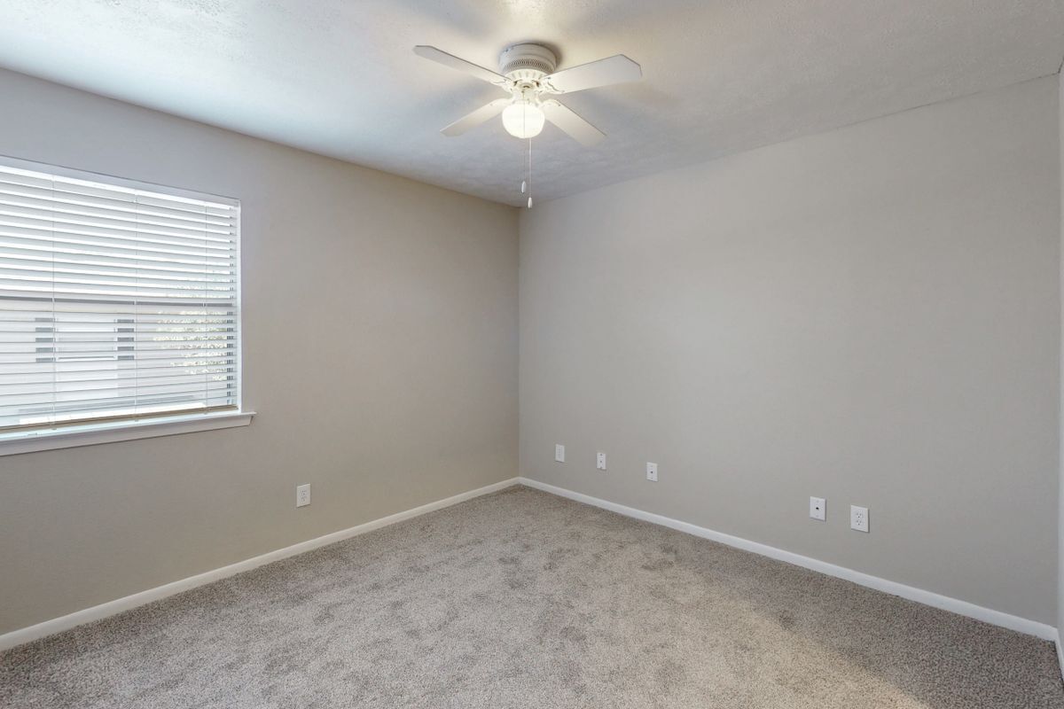 Building Photo - 1409 Airline Dr