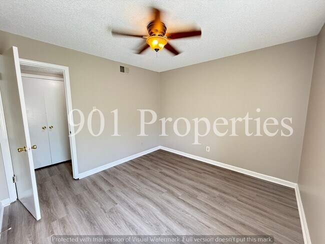 Building Photo - 383 Colonial Dr