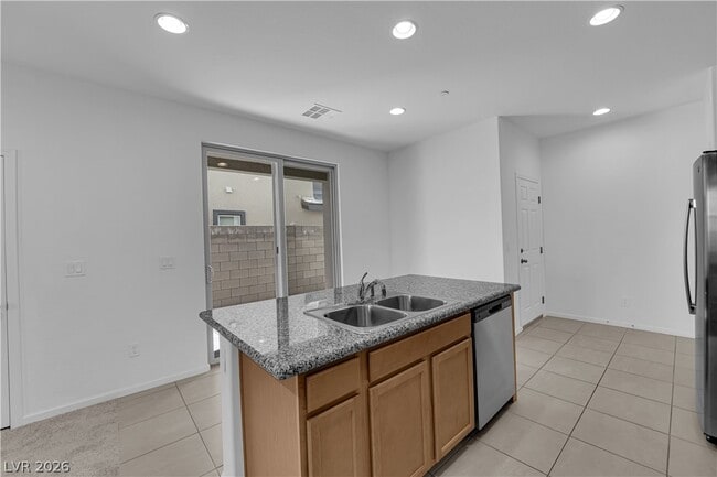 Building Photo - 11680 Hamilton Lk Ave