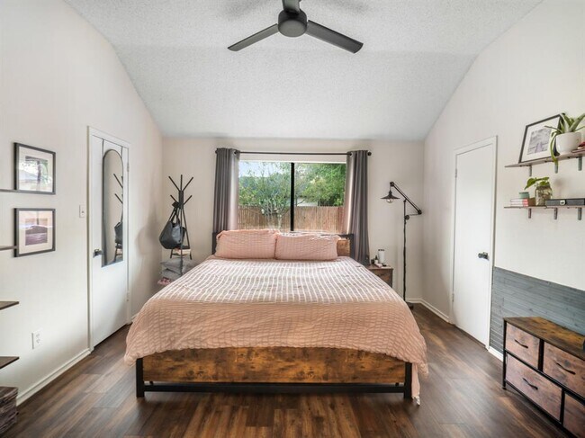 Building Photo - 505 Eaglecreek Dr