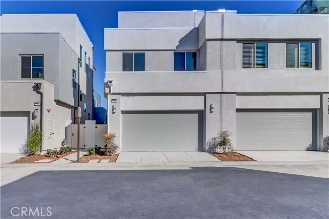 Building Photo - 130 Spectacle