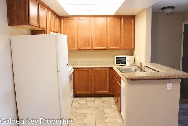 Building Photo - Cozy ground-level unit in the gated commun...