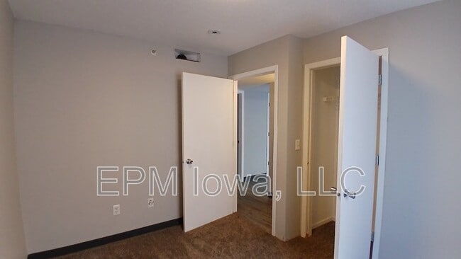 Building Photo - 60 Miller Ave SW