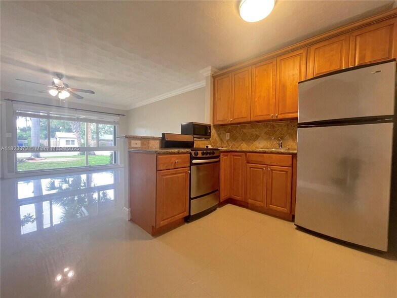 Primary Photo - 2809 Middle River Dr