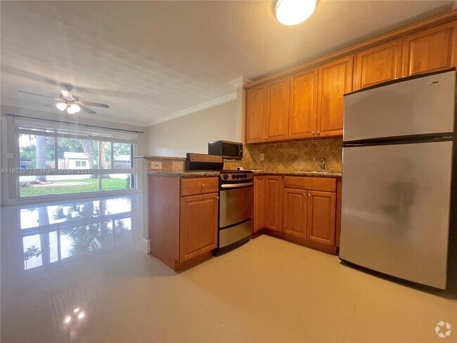 Building Photo - 2809 Middle River Dr