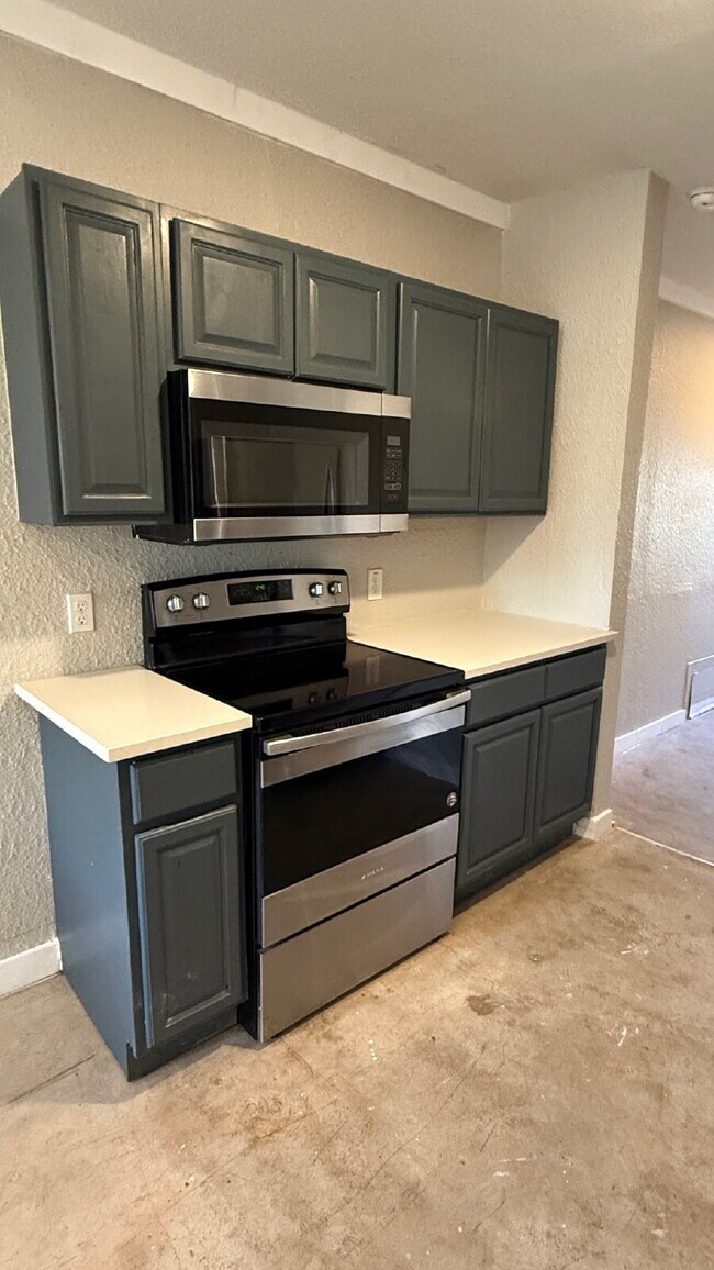 Building Photo - Cozy Studio for Rent — Prime Dignowity Location!