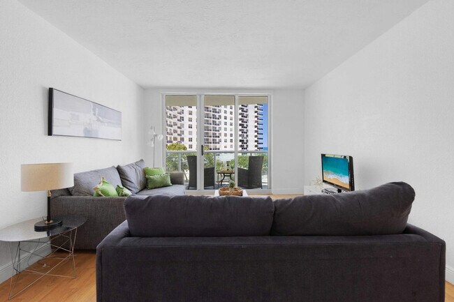 Building Photo - 3801 S Ocean Dr