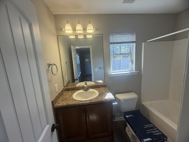 Building Photo - Home for Rent