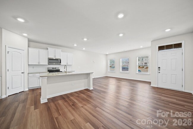 Building Photo - 410 Kenwood Vw