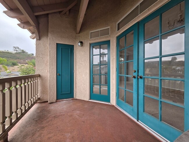 Building Photo - Adorable Rancho Del Oro Condo!