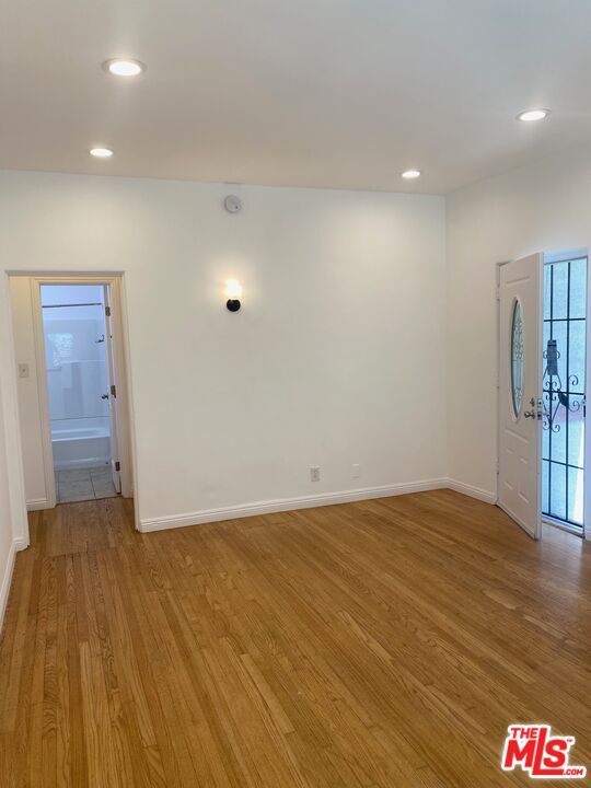 Building Photo - 837 Alexandria Ave