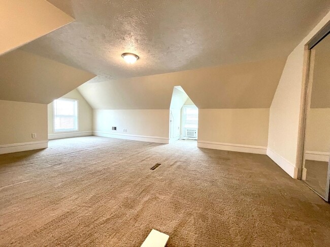 Building Photo - Amazing 4 Bedroom House! Hardwood, 2.5 Baths Stainless, A/C