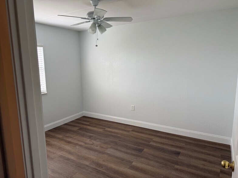 Building Photo - 3131 S Ridgewood Ave