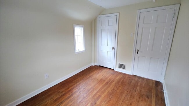 Building Photo - *Recently Updated 3BD/1BA Available for Re...