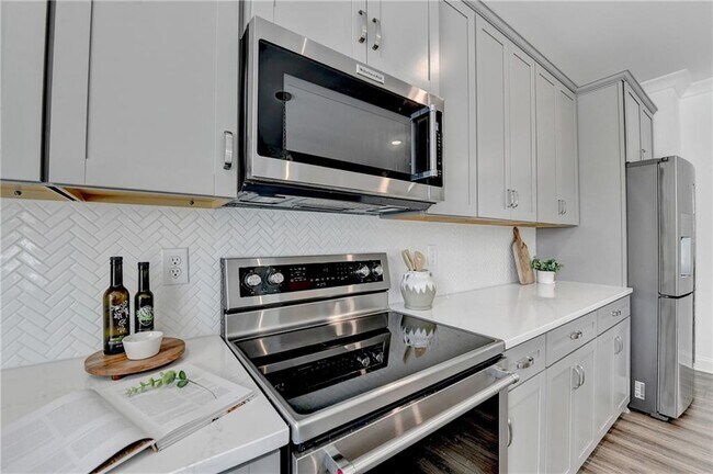 Building Photo - 6892 Roswell Rd NE