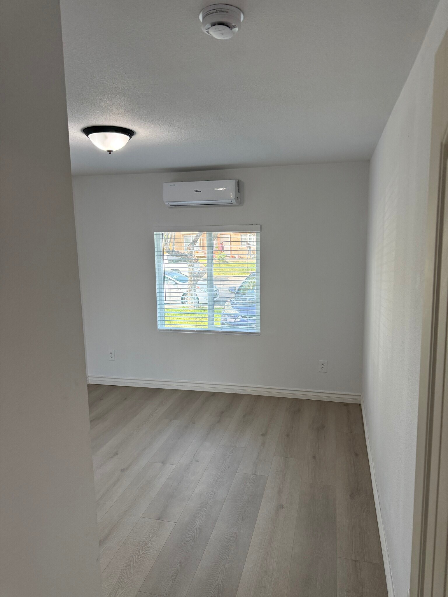 Building Photo - 631 N Brierwood Ave