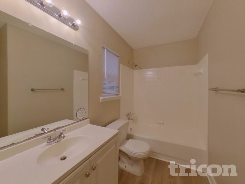 Building Photo - 120 Stockland Rd