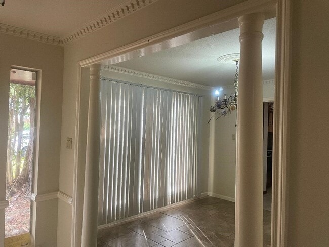 Building Photo - 2274 Woodland Springs St