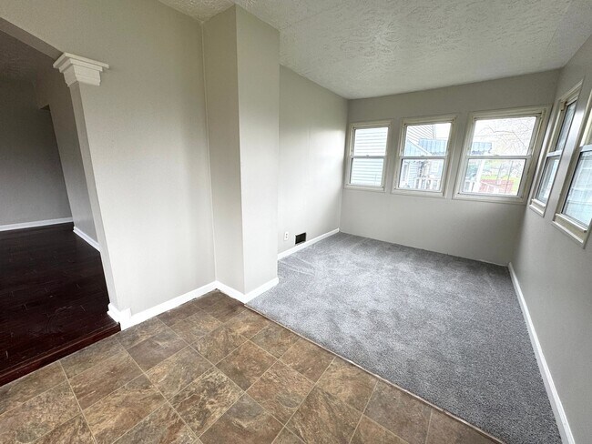 Building Photo - Near Eastside 3 Bedroom 1 Bath