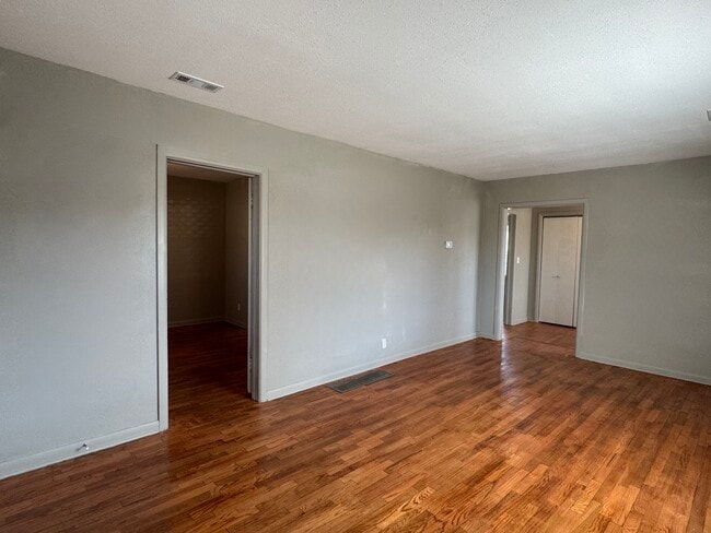 Building Photo - Grove