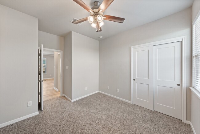 Building Photo - 517 La Parra Bend