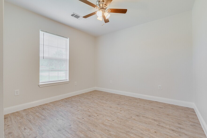 Building Photo - 380 Railroad Ave