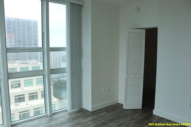 Building Photo - 950 Brickell Bay Dr