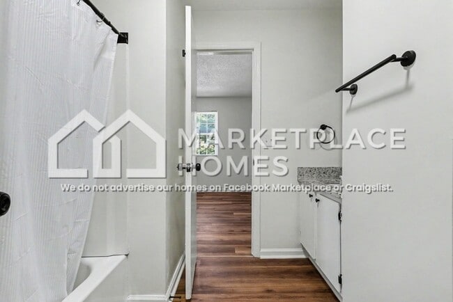 Building Photo - 5128 Lakeview Ct