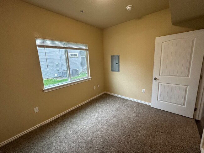 Building Photo - 10151 W Rifleman Ln