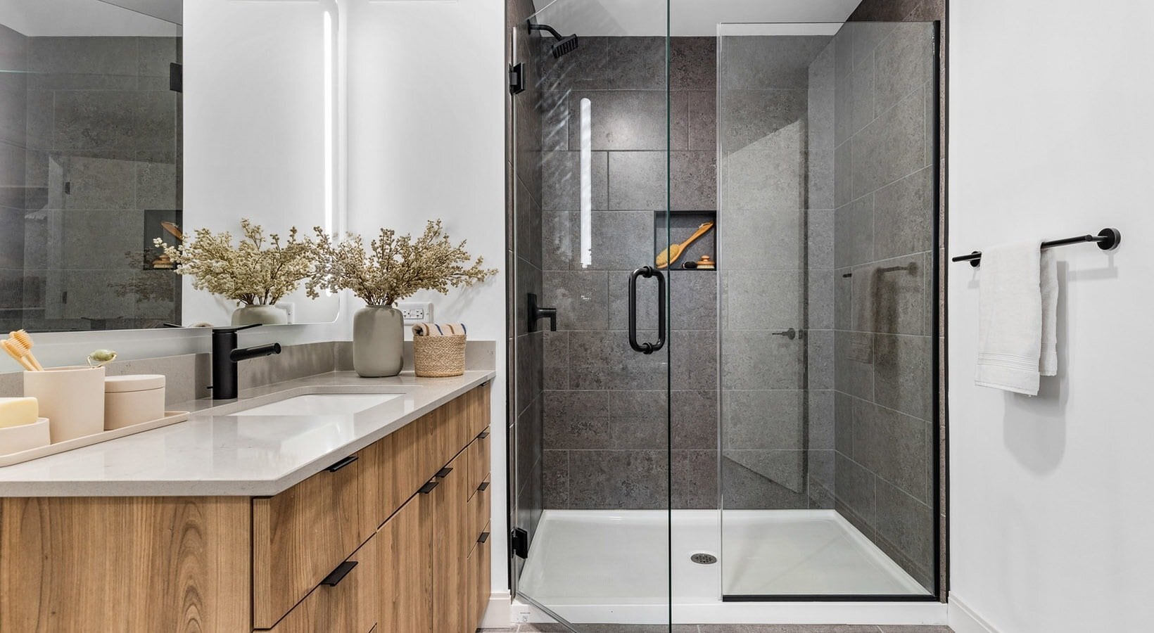 Building Photo - 515 N St Clair St