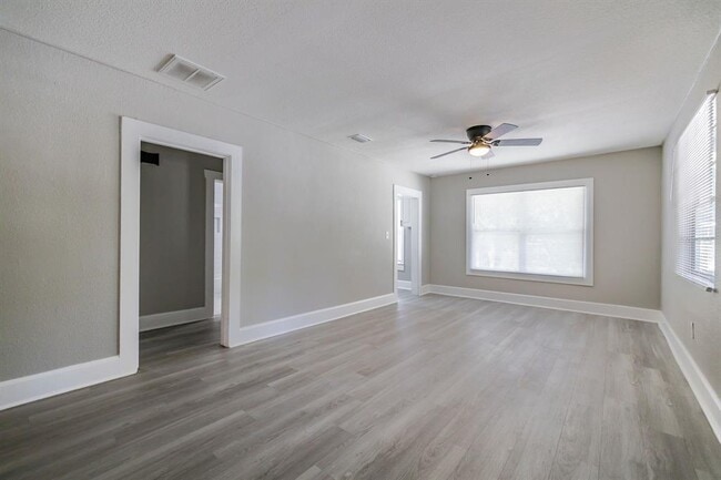 Building Photo - 1401 12th St S