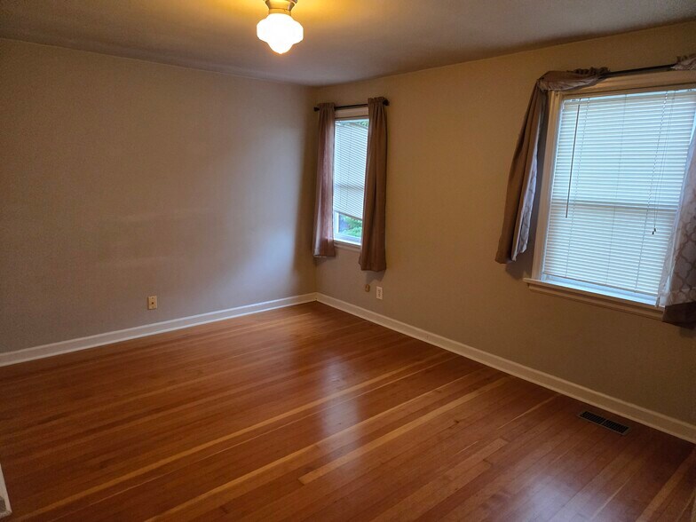 Building Photo - 1726 Hoyt Ave