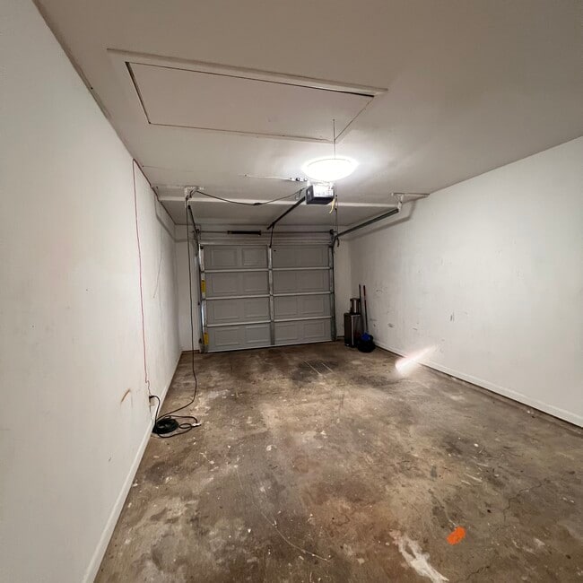 Building Photo - 106 Whispering Pines Loop