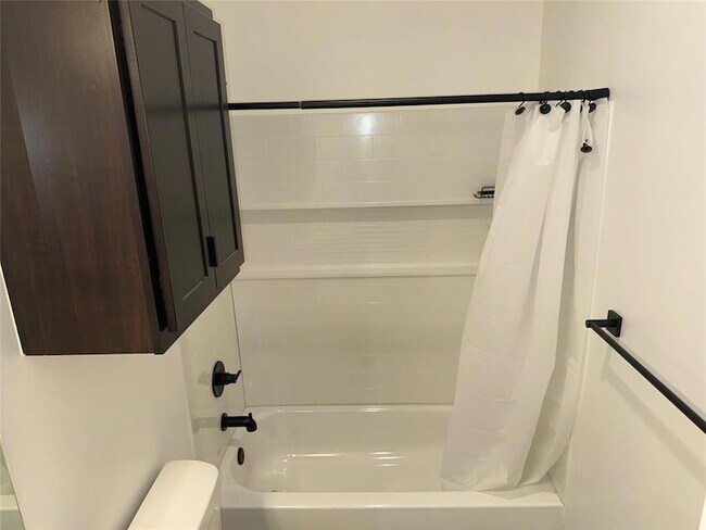 Building Photo - 575 S Fretz Ave