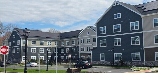 Building Photo - 211 Henderson Rd