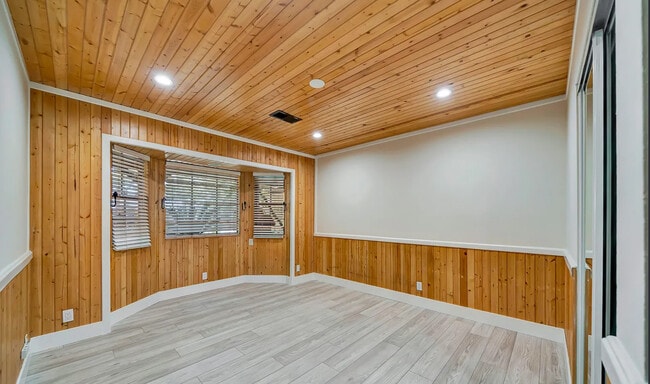 Building Photo - 4528 W Ave L4