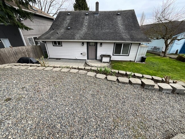 Building Photo - 3 Bedroom Home with Beautiful Upgrades in Everett