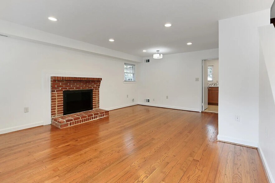 Building Photo - 453 Hampton Ct