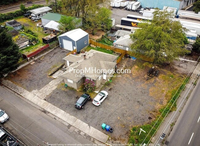 Building Photo - Rare Find - 3 Bedroom in Cully w/ Rentable...