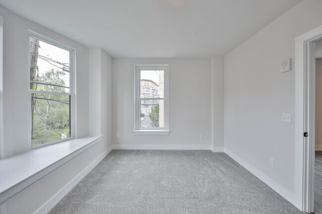 Building Photo - Brand New Luxury unit on Broadway in Bangor!