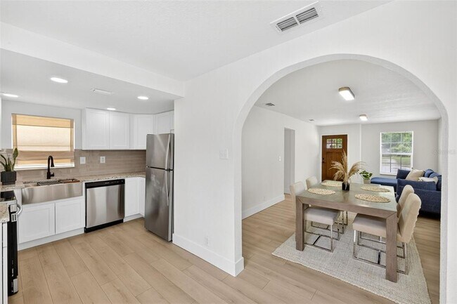 Building Photo - 770 S Orange Ave