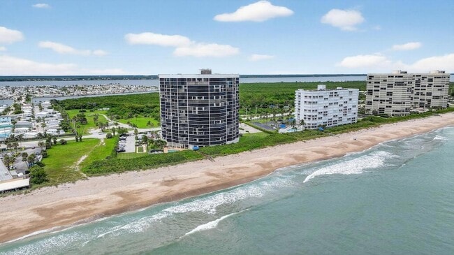 Building Photo - 9650 S Ocean Dr