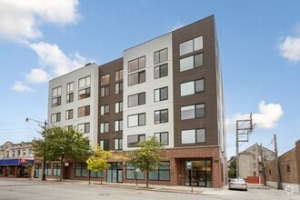 Building Photo - 1531 W Howard St