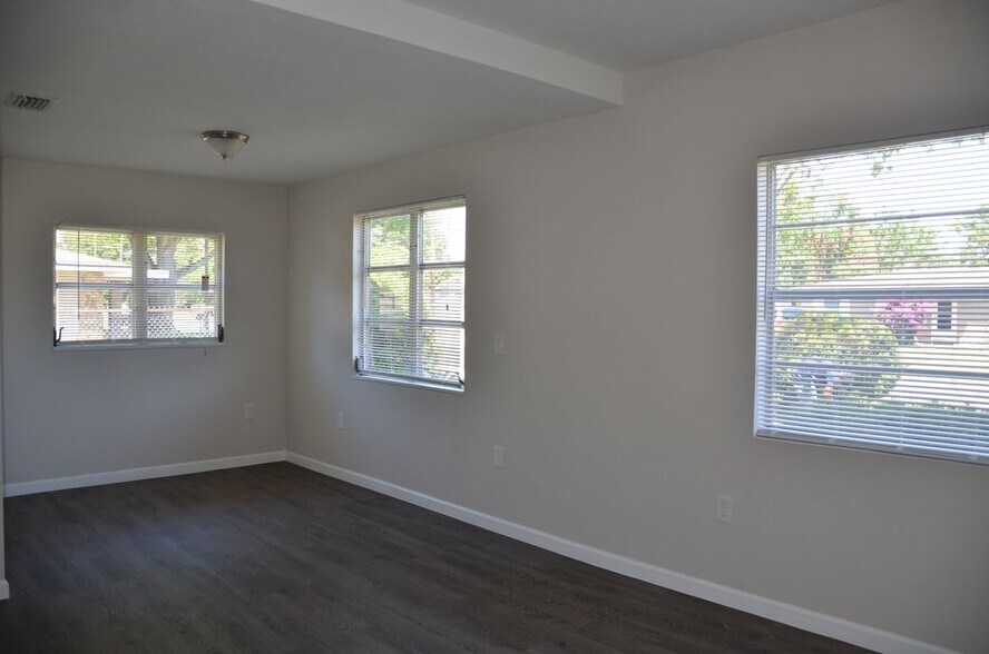 Building Photo - 132 McKean St