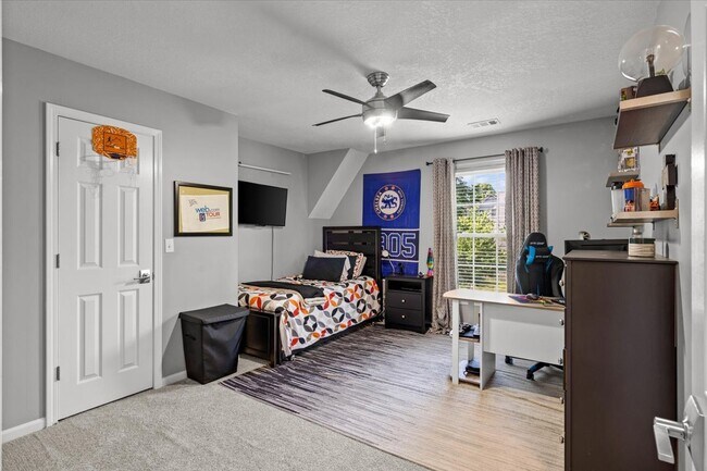 Building Photo - 9004 W 148th St