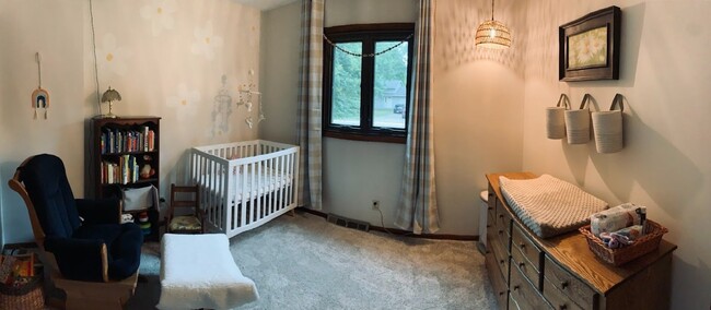 Building Photo - 50% off first month's rent!! Conveniently ...