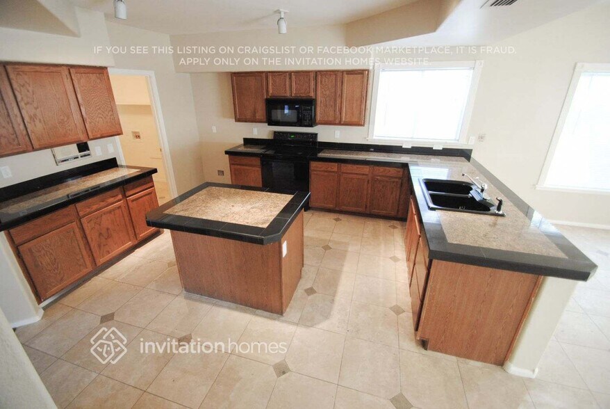 Building Photo - 11411 W Primrose Dr