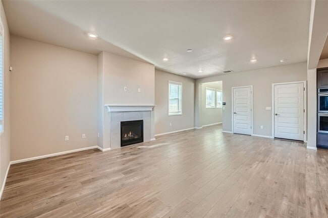 Building Photo - Stunning design and spacious floor plan nestled in the amazing Tahoma Ridge neighborhood.