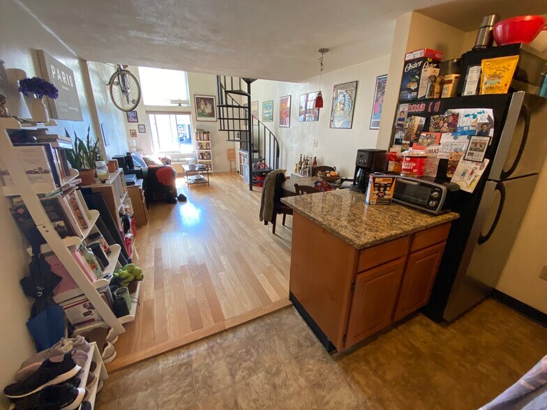 Building Photo - 377 Dorchester St