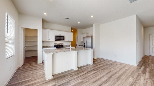 Building Photo - Move-in ready home in Fort Worth!